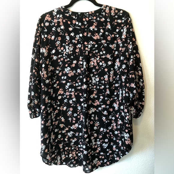 Worthington V-Neck Black Floral Blouse - Picture 2 of 4